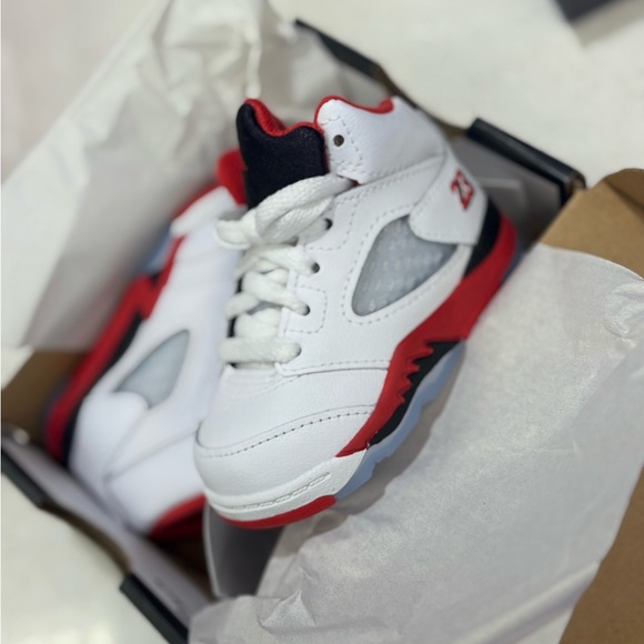 Jordan Kids White and Red Sneakers - Picture 1 of 1